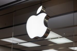 Apple pracuje nad składanym smartfonem z MagSafe