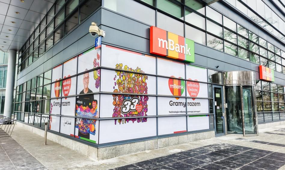 mBank udarmienia kartę Visa i rozszerza benefity dla klientów premium