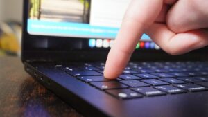 Darmowy hack produktywności na Maca — przekształć Caps Lock w supermoc