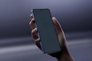 Rynek smartfonów w pierwszym kwartale 2026 spada, ale liderzy umacniają pozycję