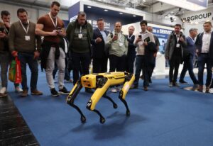 Boston Dynamics i Google DeepMind współpracują przy przemysłowej sztucznej inteligencji