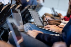 Profesor Harvardu zachęca studentów do używania AI z pewnymi warunkami