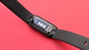 Fitbit Air za $99 – nowy konkurent dla Whoop 5.0 może pojawić się latem