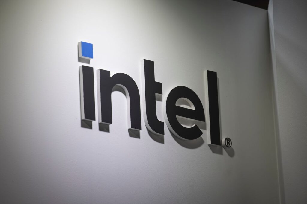 Intel zawarł nową umowę na infrastrukturę AI z Google