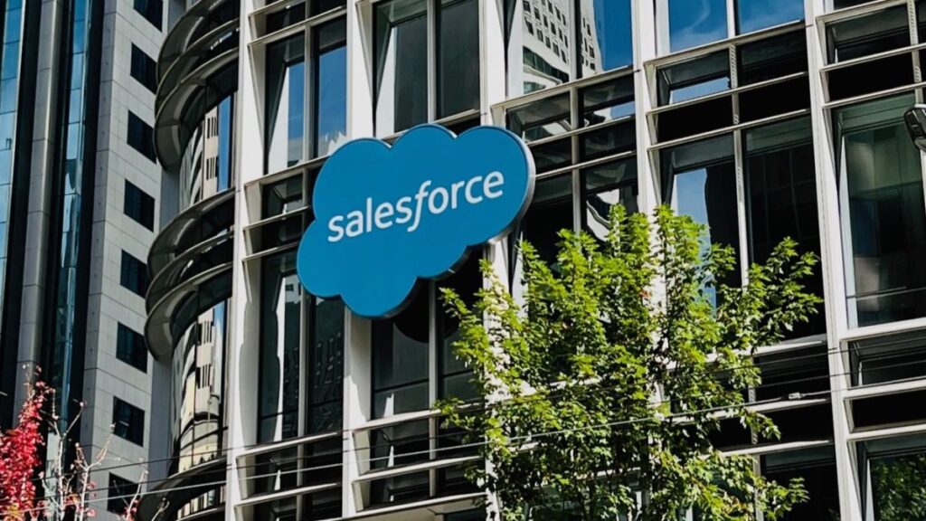 Salesforce angażuje klientów w kształtowanie swojej strategii rozwoju AI