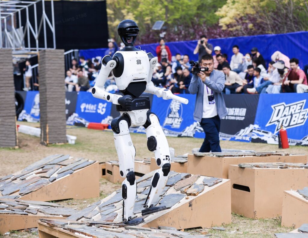 Chiński robot humanoidalny Tien Kung 3.0 autonomicznie wygrał zawody sztuk walki
