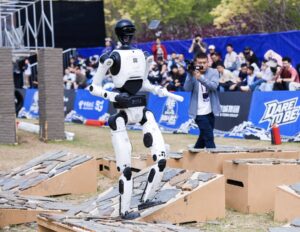 Chiński robot humanoidalny Tien Kung 3.0 autonomicznie wygrał zawody sztuk walki