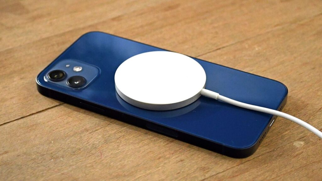 Plotki: Apple może zrezygnować z MagSafe w przyszłych iPhone’ach