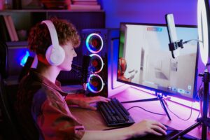 Gamingowy setup 2026 – jak wyposażyć swoje stanowisko gracza