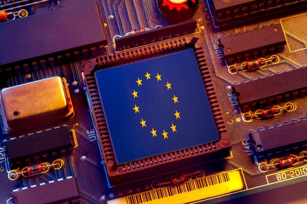 UE ostrzega przed zagrożeniami cyberataków napędzanych przez sztuczną inteligencję