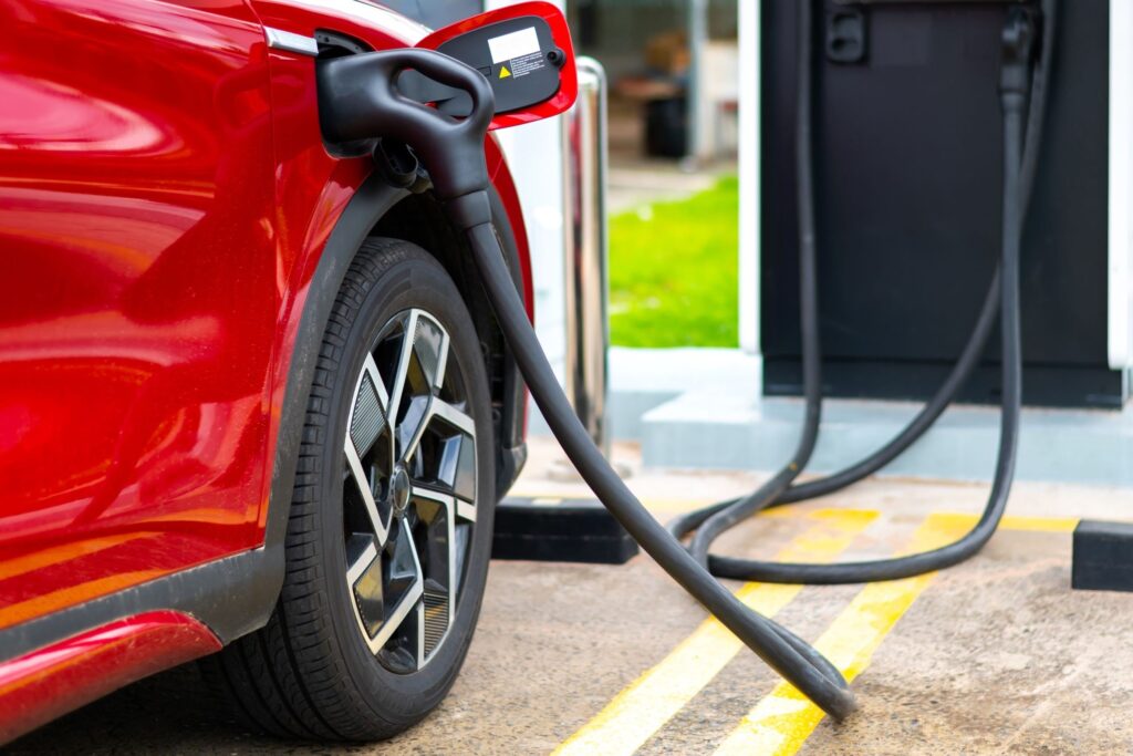 Jak Japonia rozwiązuje brudny problem elektromobilności