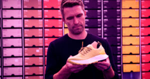 Upadająca marka obuwia zmienia się w AI – akcje wzrosły o 700 procent