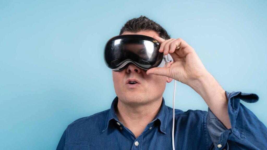 Apple wstrzymuje pracę nad Vision Pro – słabą sprzedaż słuchawek VR