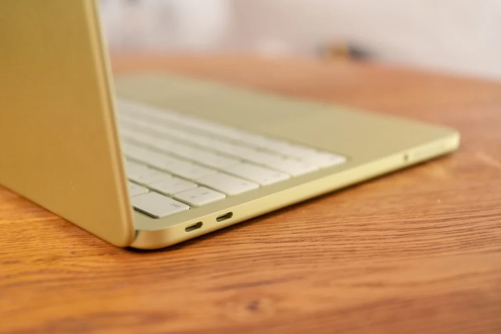 MacBook Neo – nowa strategia Apple pod kierownictwem nowego prezesa
