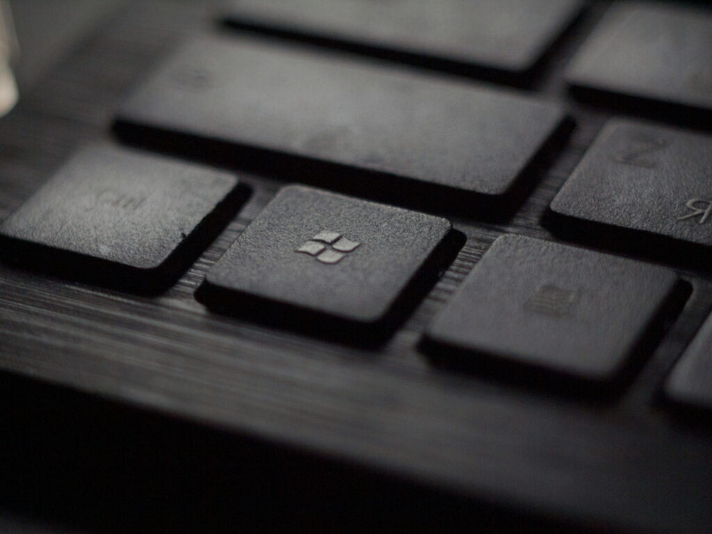 Microsoft przebudowuje program Windows Insider z uproszczonymi kanałami