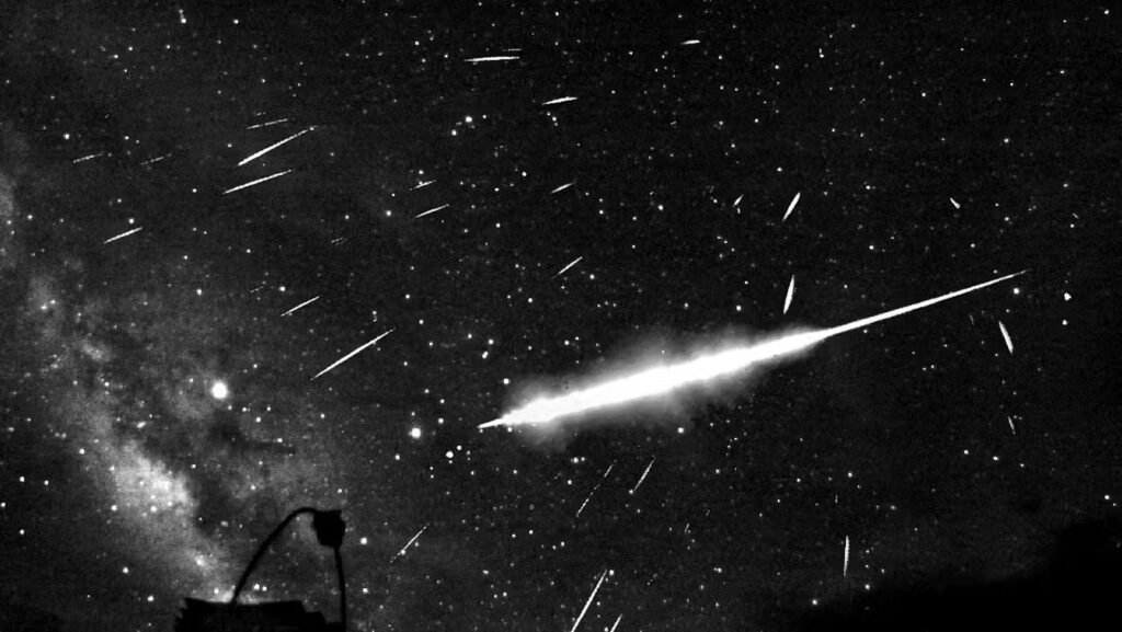 Ziemia przechodzi przez gruzowisko kosmiczne z fragmentów zniszczonej planetoidy