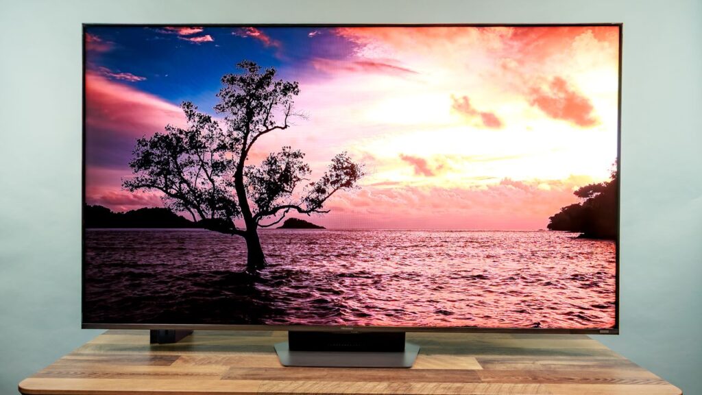 Telewizor Hisense UR9 z Mini-LED: jasny i dobry, ale bez przełomu