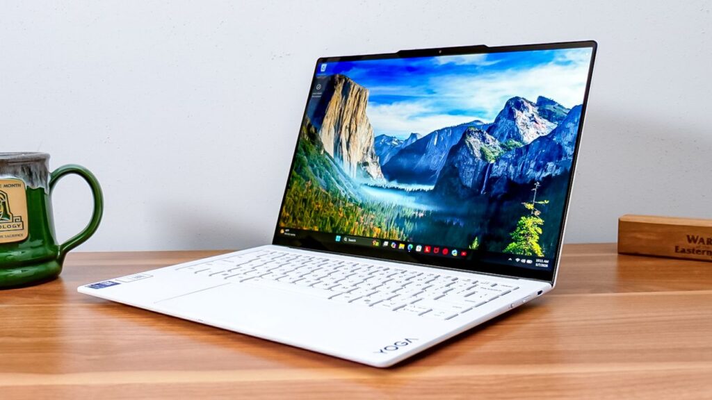 Lenovo Yoga Slim 7i Ultra Aura Edition – ultraprzenośny laptop OLED dla podróżników