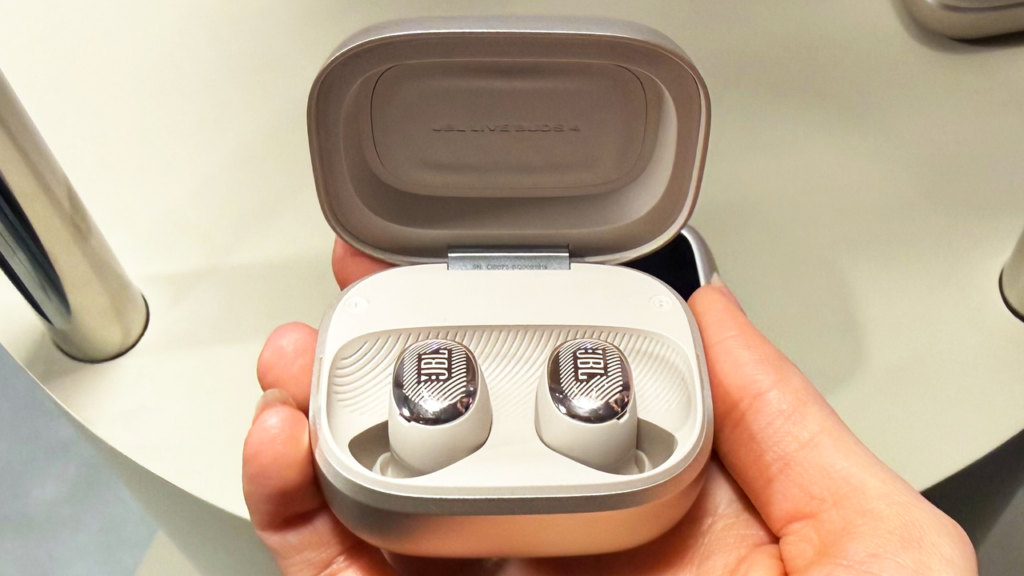 Nowe słuchawki JBL z funkcją, której nie ma u Apple, Sony czy Bose