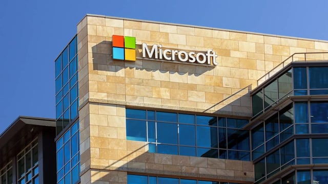 Dane Microsoft: używanie AI jest droższe niż zatrudnianie ludzi