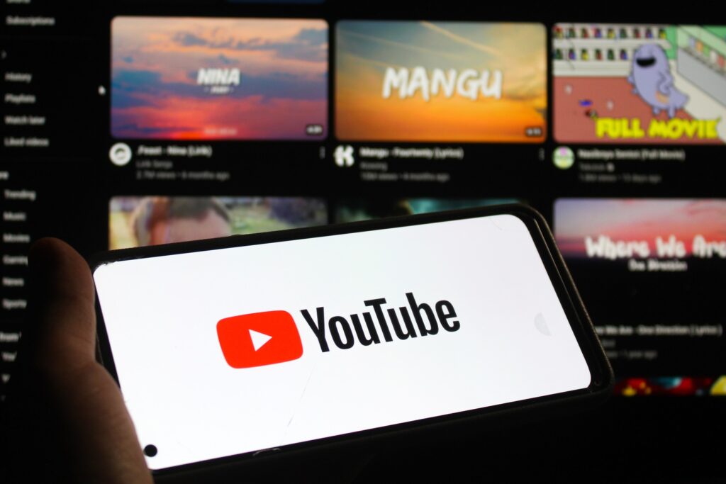 YouTube wprowadza nowe etykiety dla treści generowanych przez AI