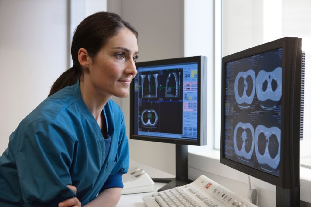 Badanie Harvard: AI stawia dokładniejsze diagnozy niż lekarze z SOR-u