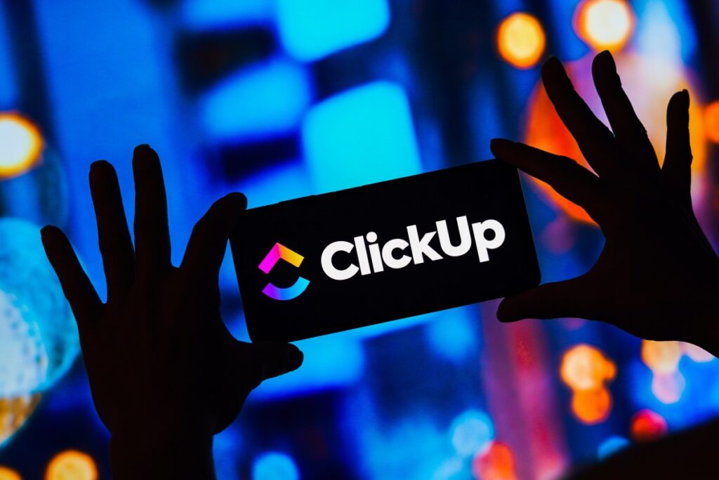 ClickUp masowo zwalnia pracowników, zastępując ich agentami AI