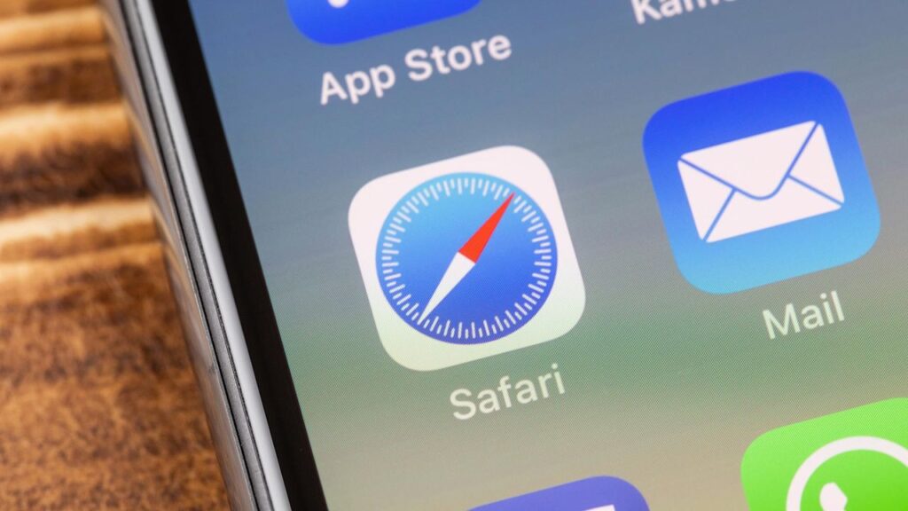 iOS 27 może zorganizować karty przeglądarki inspirując się Chrome’em