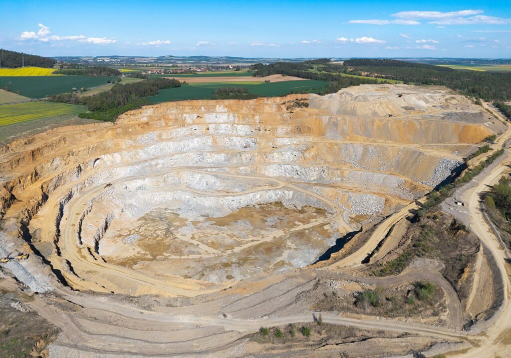 Chiny testują nowoczesne roboty górnicze o masie 100 ton