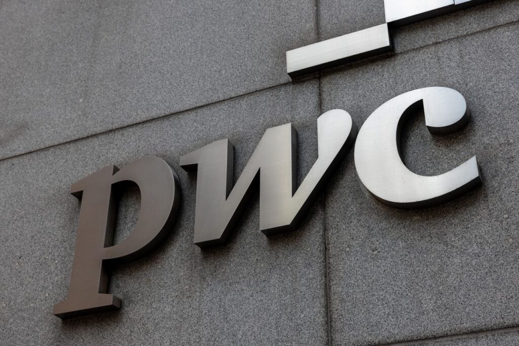 Anthropic i PwC wspólnie wprowadzają Claude do świata korporacji