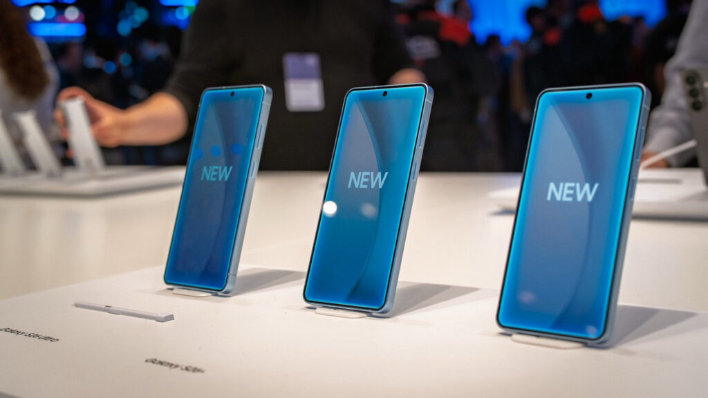 Kiedy zmienić smartfon Samsung? Aktualizacje nakładki podpowiadają czas na wymianę