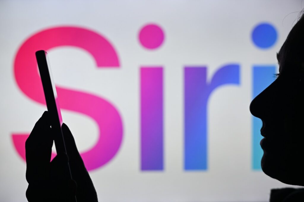 Apple planuje odświeżenie Siri z funkcją automatycznego usuwania czatów