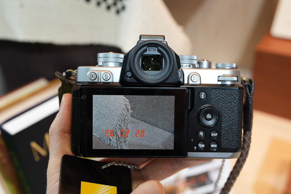 Czym aparaty fotograf. wyróżniają się od smartfonów