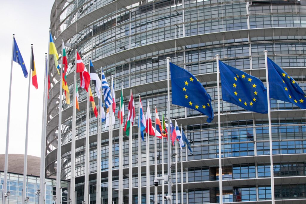 UE upraszcza i opóźnia wdrożenie przepisów o sztucznej inteligencji