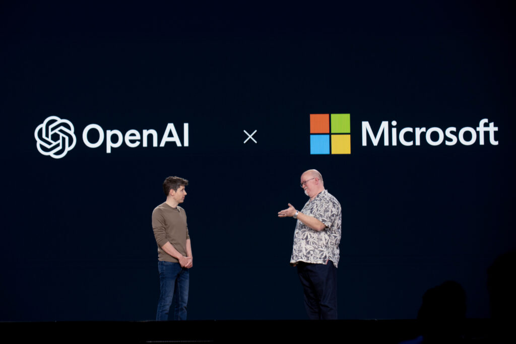 Microsoft obawiał się, że OpenAI przejdzie do Amazon i będzie krytykować Azure
