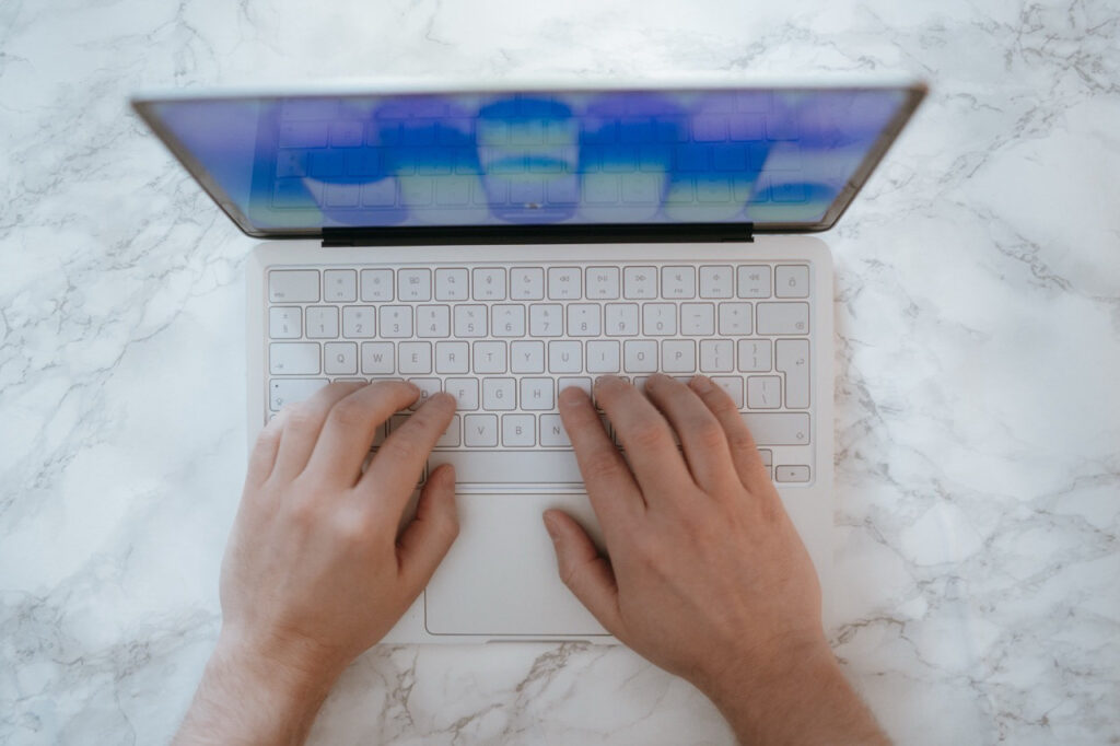 Popularne MacBooki dostępne w atrakcyjnej promocji