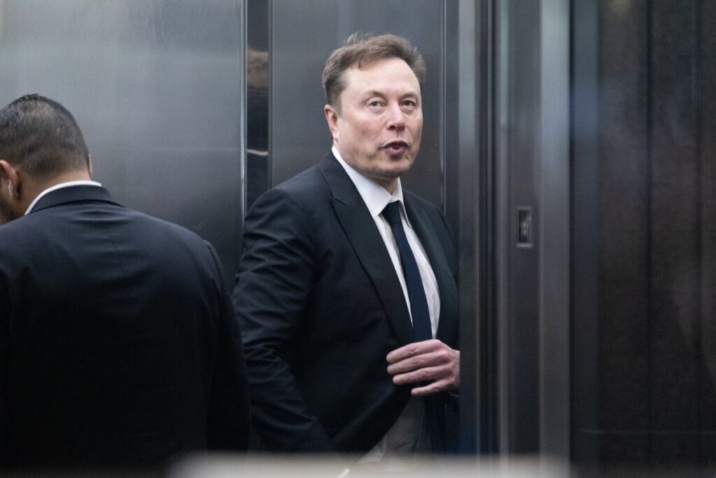 Musk bagatelizuje kontrakt xAI z Anthropic, dokumenty mówią co innego