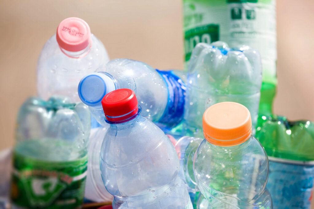 Naukowcy pracują nad rozkładem plastiku za pomocą światła słonecznego