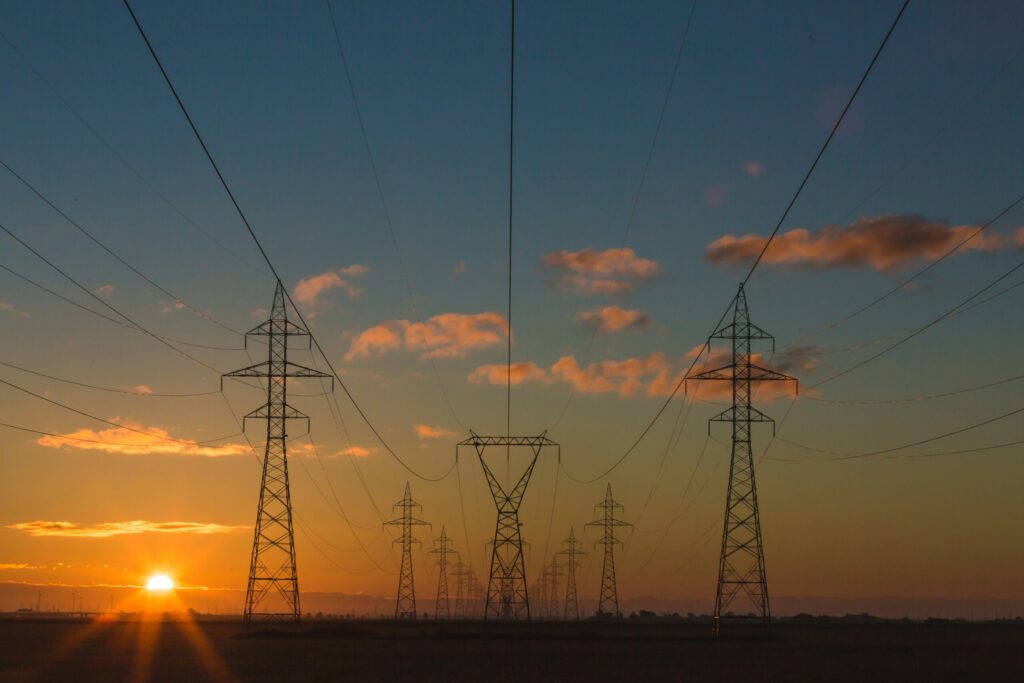 Gdy prąd ma ujemną cenę: jak OZE zmienia rynek energii