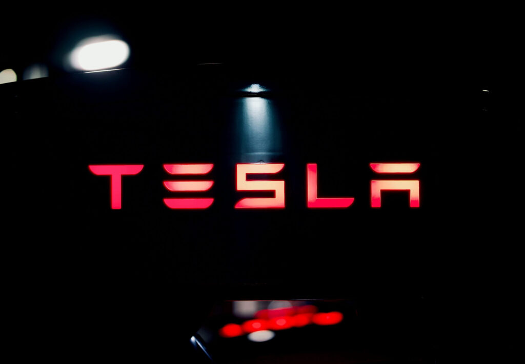 Tesla wycofuje model ze sprzedaży z powodu niebezpiecznej wady