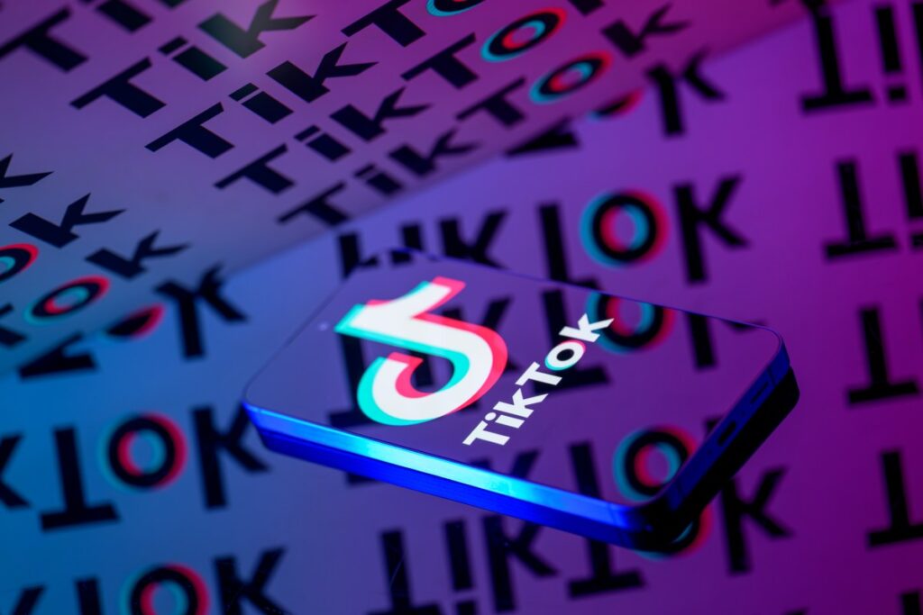 Universal Music Group i TikTok odnawiają umowę przeciwko nieautoryzowanej muzyce AI