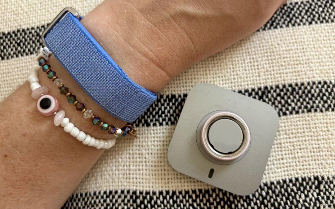 Fitbit Air vs Oura Ring 4 – który tracker snu jest lepszy?