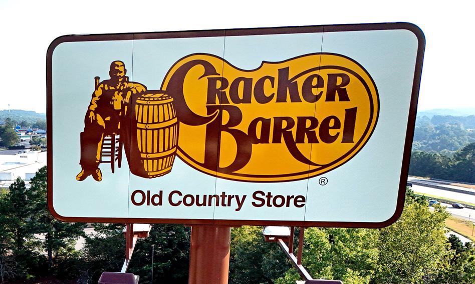 Cracker Barrel wdraża AI do zarządzania – cięcie kosztów i short squeeze