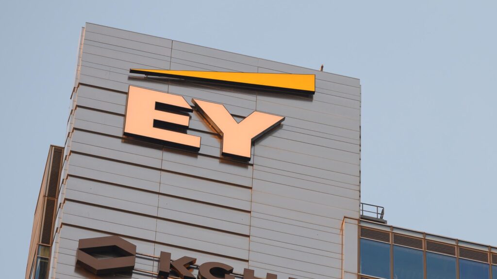 EY: sektor finansowy liderem wdrożeń AI w Polsce