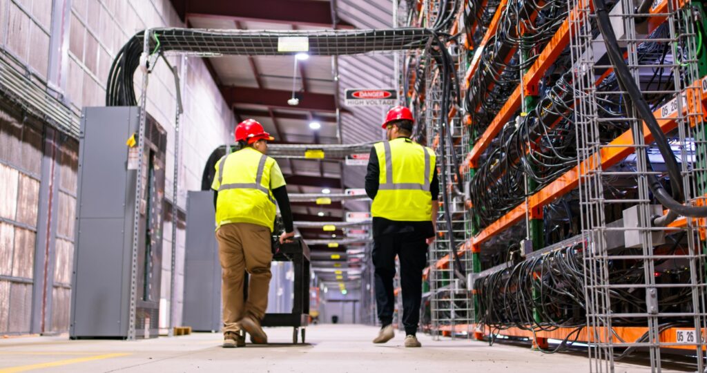 Centra danych AI do 2030 r. zużyją wodę jak 1,3 mld ludzi