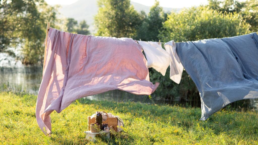 ’Sun washing’ pościeli nie zabija roztoczy – ekspert wyjaśnia, jaka temp. to robi