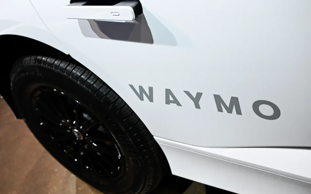 Waymo kupiło za 220 mln dol. dawny poligon Apple do testów aut autonomicznych