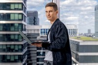 27-latek stworzył AI wartą 450 mln dol. Uczy się od wychowanków OpenAI