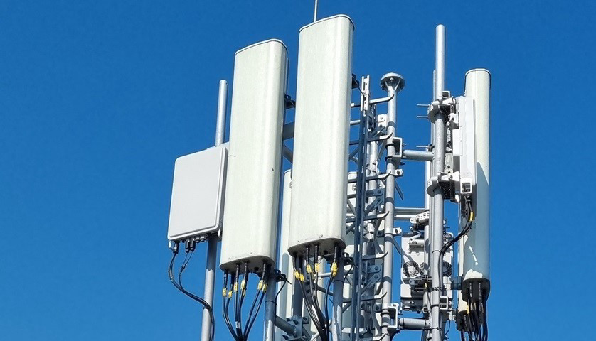 Orange wprowadza router z silniczkiem, który sam szuka najlepszego sygnału
