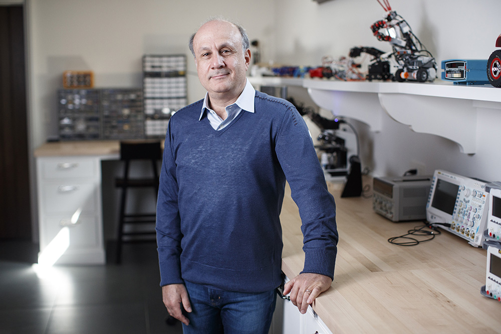 MIT ogłasza nowego Innovation Fellow – eksperta od AI i odkryć naukowych